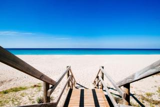 Eagle Bay Beach Retreat - Steps from the Sands - 6