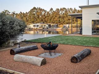 Lang Chalet - Vineyard Bliss on the Waterfront - 6