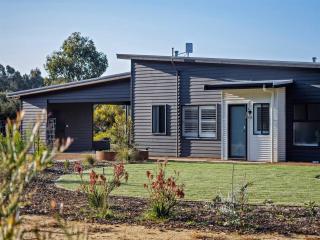 Lang Chalet - Vineyard Bliss on the Waterfront - 3