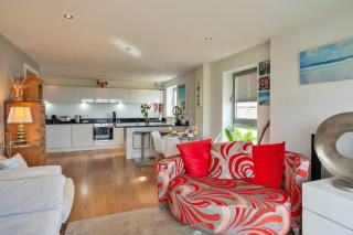 Finest Retreats - Lighthouse View - Newquay - 1