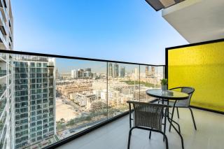 Near Gadaf Community Park, Few Minutes Walk to Circle Mall, Short Drive to Dubai Miracle Garden and Butterfly Garden - Binghatti Amber, JVC by Deluxe Holiday Homes - 8