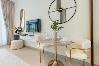 Near Gadaf Community Park, Few Minutes Walk to Circle Mall, Short Drive to Dubai Miracle Garden and Butterfly Garden - Binghatti Amber, JVC by Deluxe Holiday Homes - 7