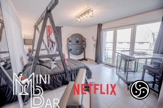 L'Atelier KUROI - Love Room BDSM - Balançoire, Banc de fessée, Cage, Croix, Tantra - 2