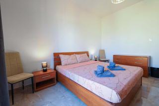 Modernised Top Floor Apartment with Back Balcony - Close to Balluta & Exiles Beach - 1