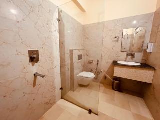 Hotel Golden Temple View by la Casa with Swimming Pool - 9