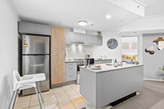 Modern 2BR in Brisbane CBD Free Parking and Pool - 7