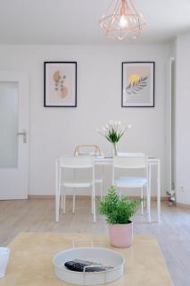 Bright, 2 bedrooms, central, garage and balcony - 7