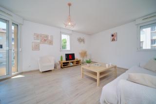 Bright, 2 bedrooms, central, garage and balcony - 5