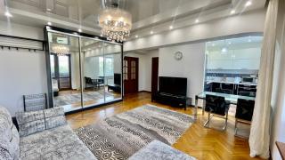 Quiet Riverside One-Bedroom Suite in Golden Square, Mountain View - 8