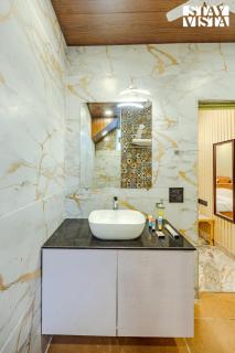 The Green Post by StayVista with Complimentary Breakfast, Pool at Candolim - 1