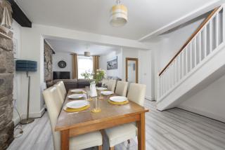 Bryher Cottage - Close to Beach, Pet Friendly - Free WiFi - 8