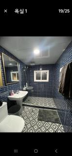 301 Spacious Brickhouse near Hongdae - 8
