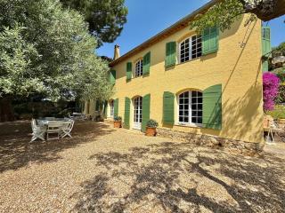 Maison avec vue , piscine et jardin - 9