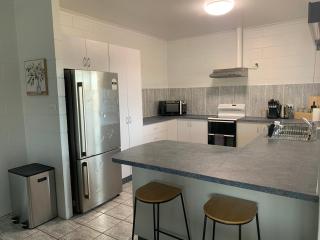 Comfy 4 Bedroom with Country Views - 4