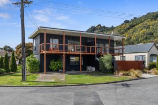 Coastal Charm - Picton Holiday Home - 7