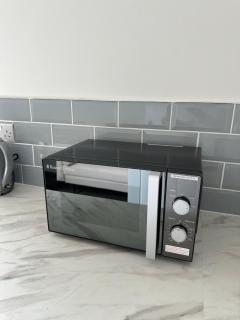 Spacious 4 Bedrooms House ,Sleeps 10, 5 Beds, Parking, WiFi - 2