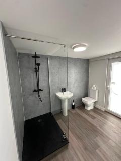 Spacious 4BR Family Home Near Beach with Parking & WiFi, Sleeps 10 - 2