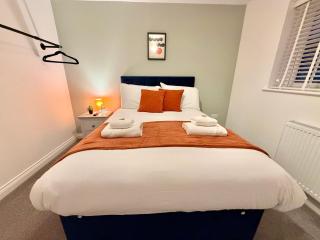 LuxoHaus Luxury 4 Bedroom Home By AltoLuxo Short Lets Serviced Accommodation With Free Wifi & Parking - 9