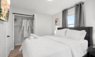 Upscale Old Town Views 3BD Lux - 7