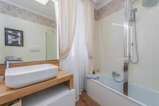 Blossom Lake - Free parking a few steps from Lake - 1