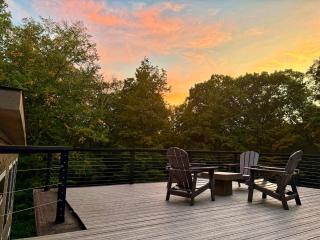 Tuthill Tree House - Secluded Mountain Cabin with Roof Deck - 1