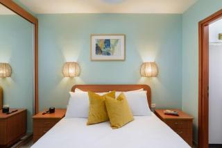 Neta's Central 3BR Gem Close to the Beach with Bomb Shelter in Tel Aviv - 1