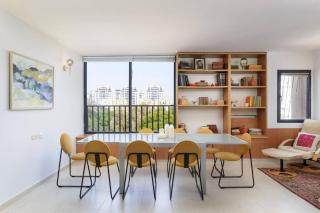 Neta's Central 3BR Gem Close to the Beach with Bomb Shelter in Tel Aviv - 0