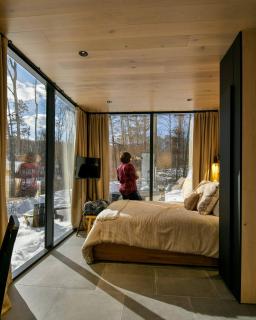 Fauna Mirror Cabin Secluded Getaway - 4