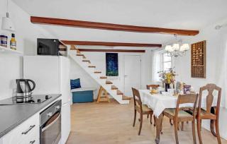 Timber-Frame Holiday Flat Near Beach - 0
