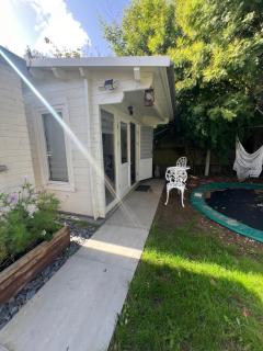 29 Park Avenue , Shoreham-by-Sea , Cozy Cabin - 9