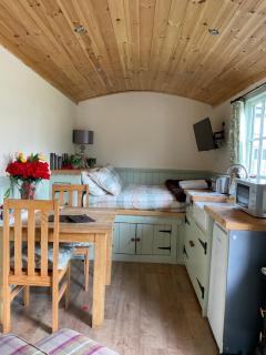 Shepherds Hut at The Old School House - 3