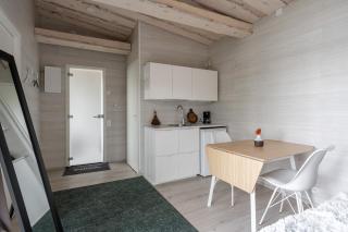 Private High Quality Suite by the Lakeside - 8