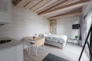 Private High Quality Suite by the Lakeside - 3