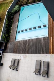 Sleek and modern apartment - 9