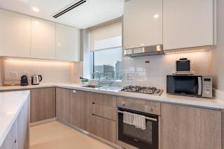 High-Floor Seaview 2BR with Dubai Water Canal Panorama, Steps from Metro and Marina Beach, LIV Marina, Dubai Marina by Deluxe Holiday Homes - 6