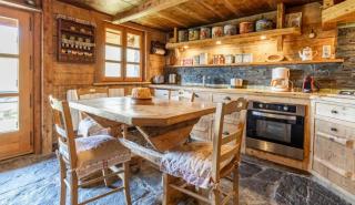 Chalet spacieux à Saint-Nicolas-la-Chapelle avec cheminée - 2