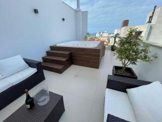 cód 122 - cobertura com jacuzzi próxima do mar! - 0