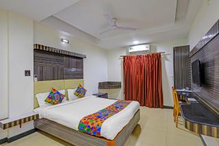 FabHotel Yagna Residency - 8