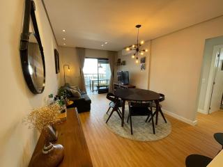 cód 130 - Excelente apartamento amplo, arejado e decorado. - 0