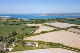 Spacious Coastal Retreat for 10 in West Wittering - 9