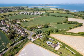 Spacious Coastal Retreat for 10 in West Wittering - 4