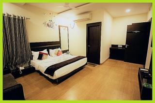 D - PALACE - Your Peaceful Retereat Near Varanasi Ghats - Free Wi-Fi & Parking - Near The Holy kashi Vishwanath Temple !! - 0