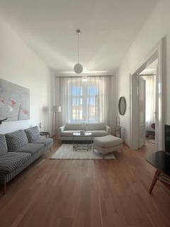 Sunny apartment in the middle of Yppenplatz - 9