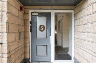 Modern 2BR Flat, Parking & Balcony in Edinburgh - Edimburgo - 6