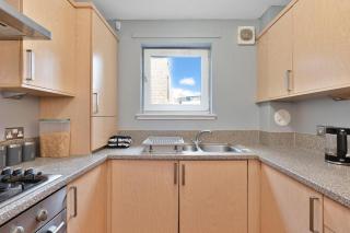 Modern 2BR Flat, Parking & Balcony in Edinburgh - Edimburgo - 2