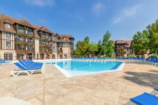 Lovely Apartment with Balcony - Golf course view - Free Parking and Heated Pool - 3