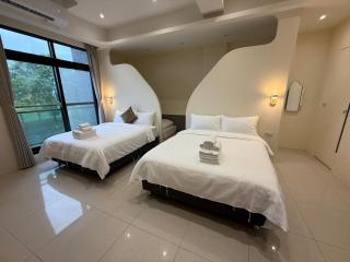 Shangjing Waterfront Hotel - 7