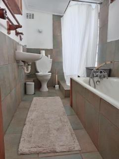 Entire 2 bedroom house in Obs, fully equipped and private - Cidade Do Cabo - 9