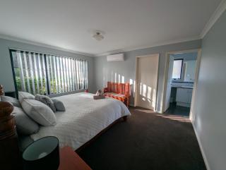 Spacious 4x2 Southwest Gem Perfect for Two Families, Steps from Top Attractions with Fun Spaces for Kids, separate areas for Adults and Big Savings - 8