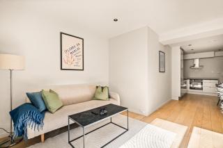 Downtown Modern Apartment - Two Bedrooms! - 5
